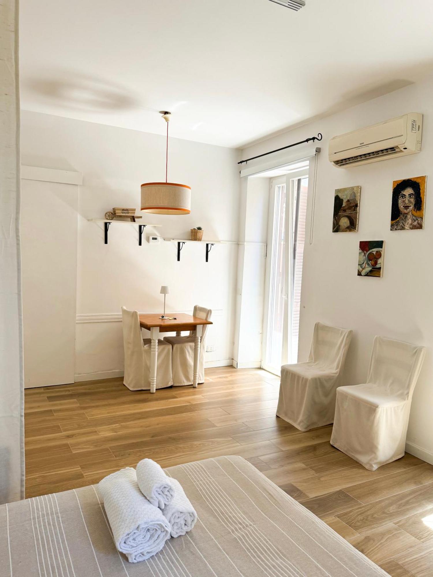 New - Vatican Viola Apartment *